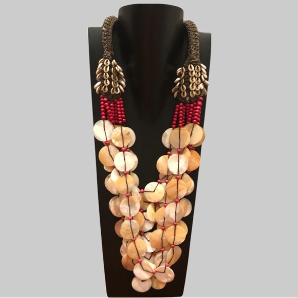 Handmade decorative necklaces with shells and wooden beads. - Picture 3 of 9